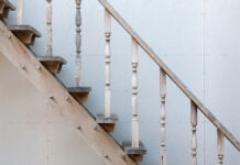 Герой СВО ползком преодолевает ступени родного подъезда OldRusticWoodenStaircaseInALocalThaiVillage