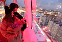 Депутат Буцкая предложила День игрушки в качестве альтернативы Дню святого Валентина Украшенные ко Дню святого Валентина кабины колеса обозрения Солнце Москвы