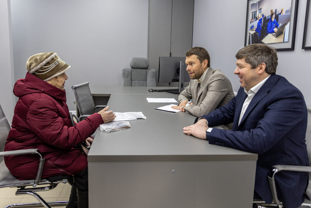 Алексей Вихарев запустил в Ирбите новый волонтерский центр