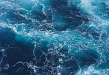 Инициатива о новом названии арктического океана в России AbstractionOfSeaFoamInTheOceanDarkWaterStorm