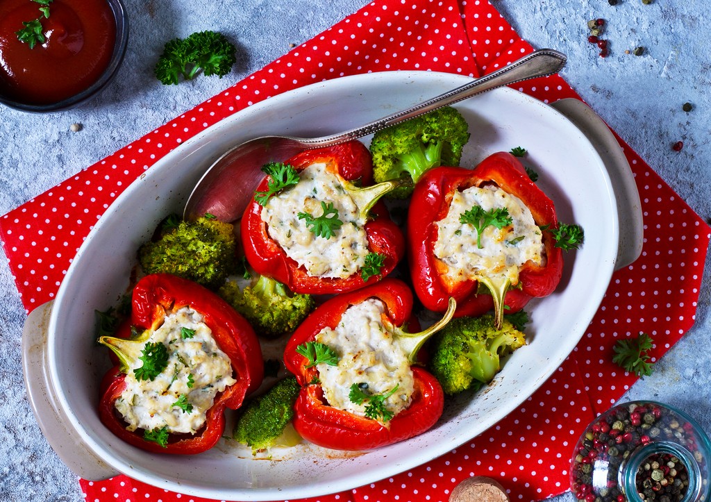 Фаршированные перцы заиграют по-новому: чем заменить начинку