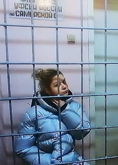Обвиняемая в убийстве экс-мэра Самары и его супруги полностью признала вину-0