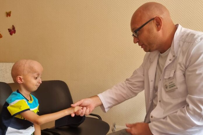 В Свердловской области под наблюдением врачей находится ребенок с уникальным генетическим диагнозом-0