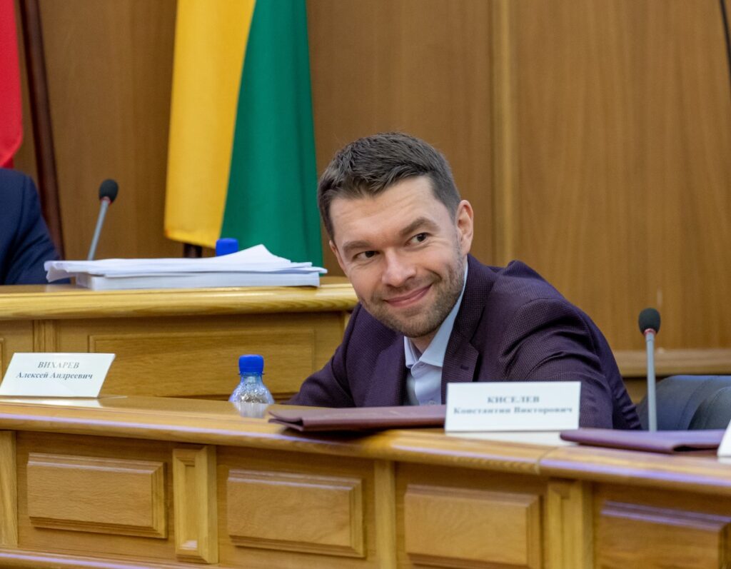 Алексей Вихарев пополнил коллекцию наград памятной медалью Минобороны России