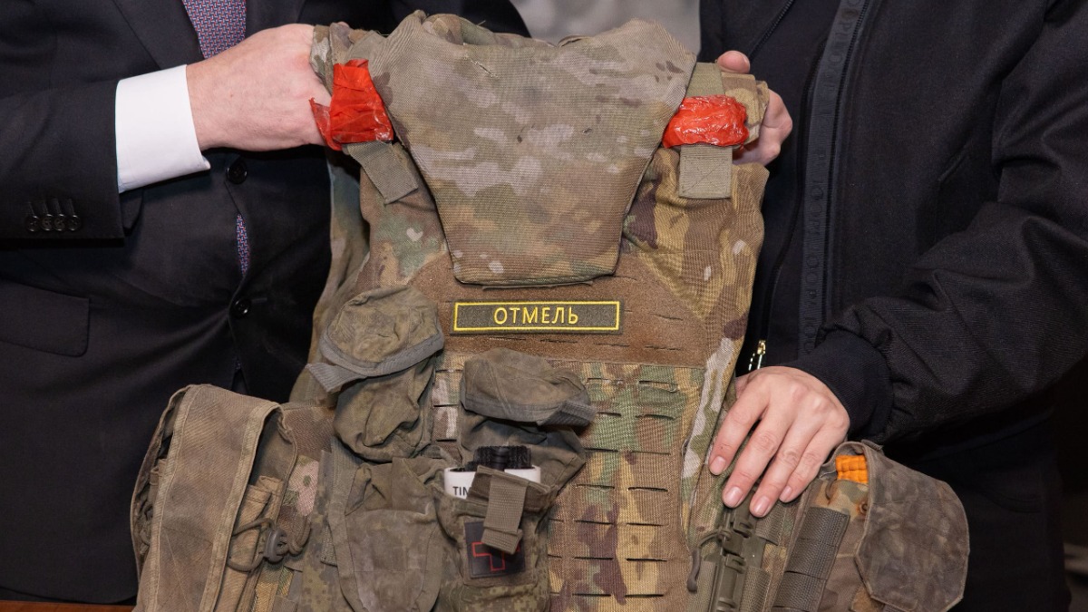 Бронежилет Героя России Сергея Чебнёва передали в Музей Победы