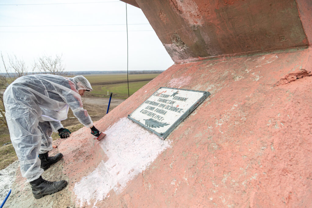 Жизненно важные грузы в зону спецоперации доставил Свердловский депутат Алексей Вихарев
