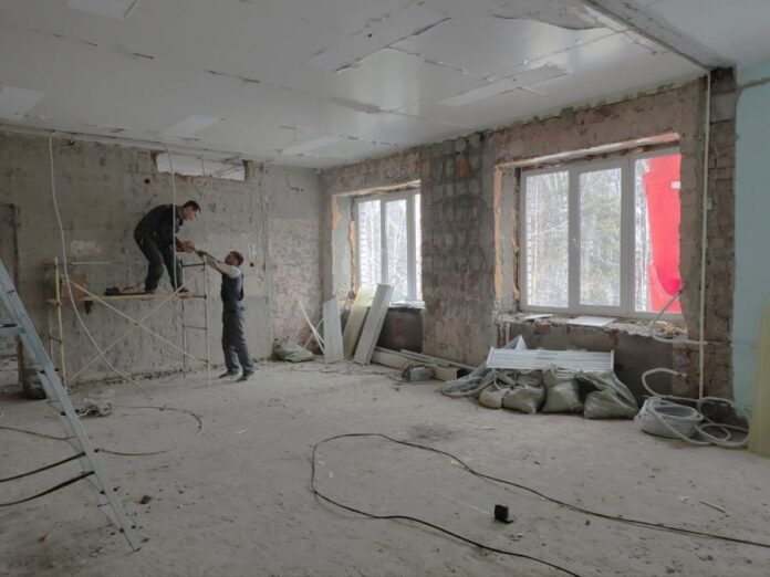 Капитальный ремонт поликлиники Рефтинского проходит при поддержке Евгения Куйвашева-0