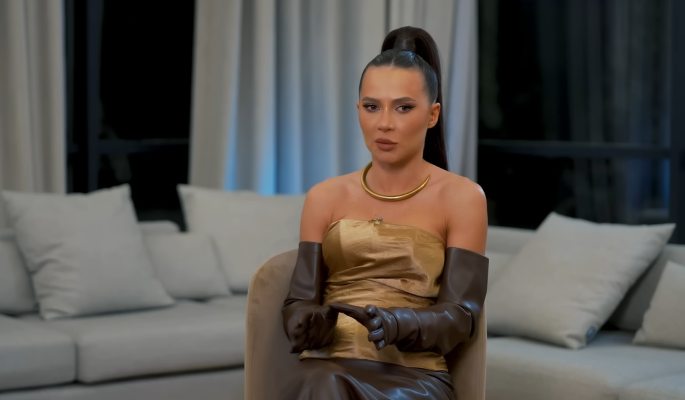 Разведенку Лерчек сняли во время утех с женатым певцом: Подходит больше, чем бывший