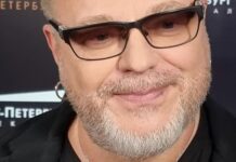 Мальчики для Володи шалунья Подольская подарила на юбилей Преснякову мужской стриптиз malchiki dlya volodi shalunya podolskaya podarila na yubilej presnyakovu muzhskoj striptiz-obzone-su-174121687700-0