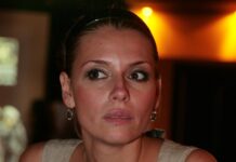 Мария Михалкова-Кончаловская делится трогательными моментами с котёнком Борис и кошкой Пулей mariya mihalkovakonchalovskaya delitsya trogatelnymi momentami s kotyonkom boris i koshkoj pulej-obzone-su-174340318700-0