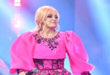 Надежда Кадышева и театр Золотое кольцо собирают аншлаг в Москве nadezhda kadysheva i teatr zolotoe kolczo sobirayut anshlag v moskve-obzone-su-174214840800-0