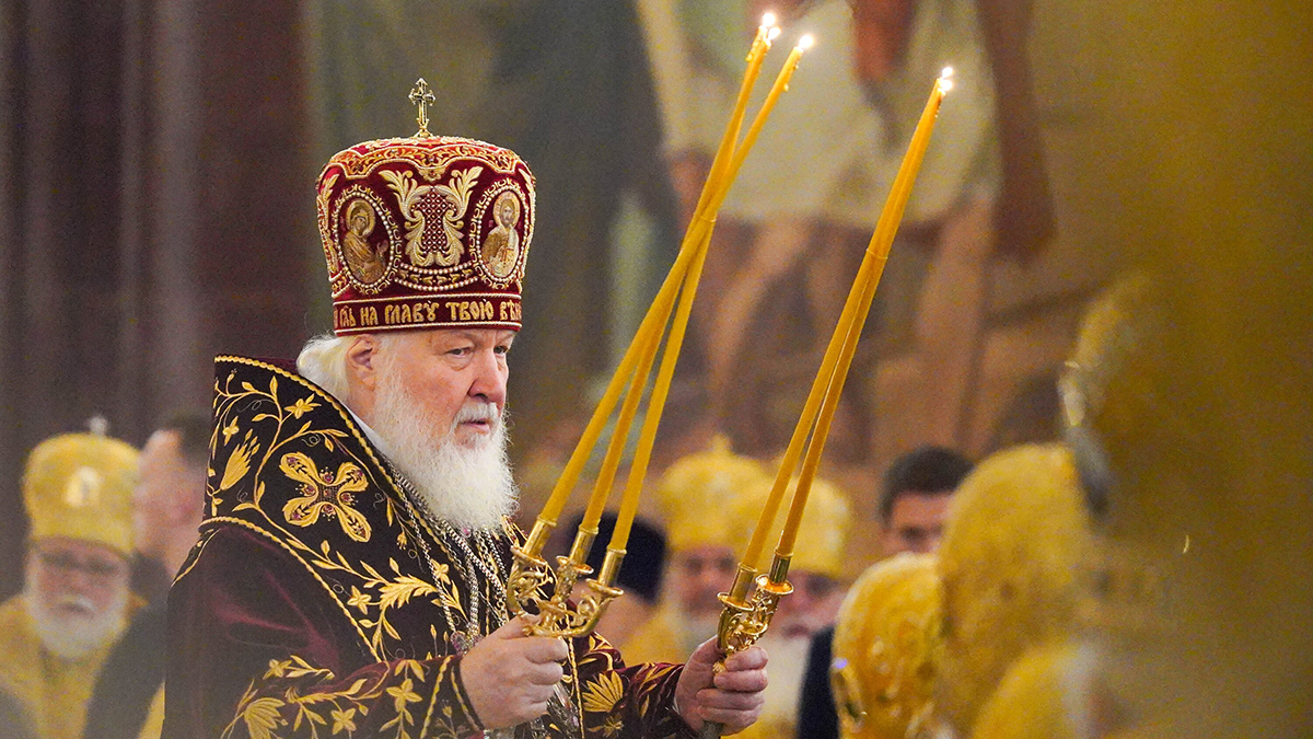 Патриарх Кирилл наградил Лаврова орденом Александра Невского