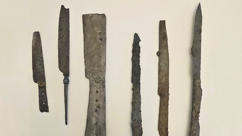 В Москве отреставрируют найденные при раскопках древние ножи