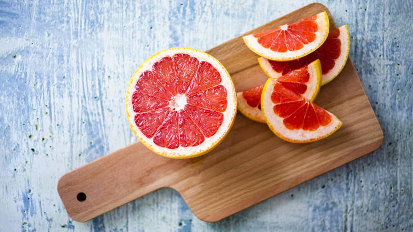 Диетолог Пристанский посоветовал употреблять грейпфрут в меру