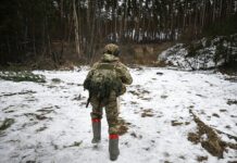 Российский боец Юфер под обстрелами ВСУ преодолел 30 км с ранеными rossijskij boecz yufer pod obstrelami vsu preodolel 30 km s ranenymi-obzone-su-174292847100-0