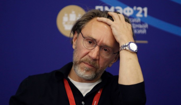 Поклонники заподозрили жену Шнурова в беремнности