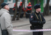 Александр Авдеев координирует действия в Киржачском районе после ЧС Оперативные службы у дома на Домодедовской улице где обломки БПЛА повредили жилой дом