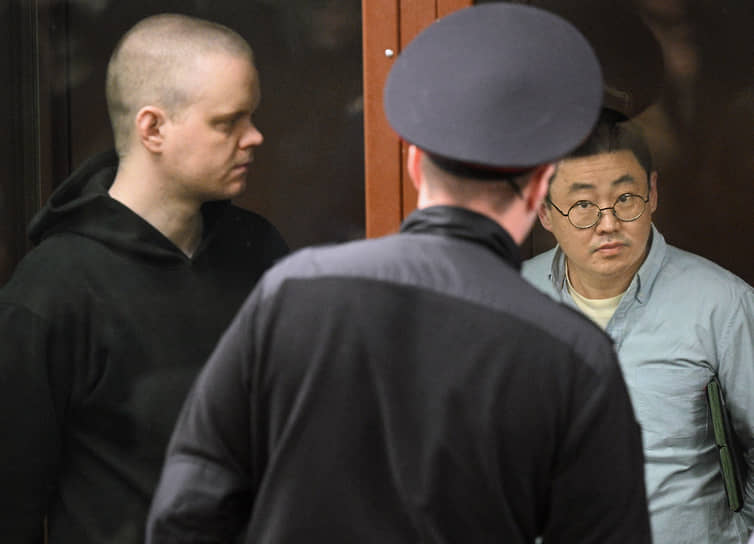 Суд признал Никиту Дубаса (слева) и Александра Кима виновными в гибели людей по время подземной экскурсии