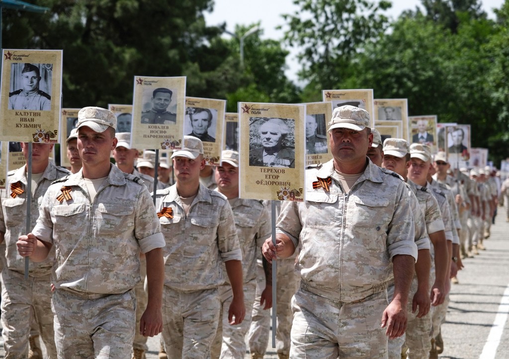 Акция «Бессмертный полк» в Таджикистане