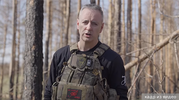 Конгрессмен США подписал снаряд для ВСУ у границы России