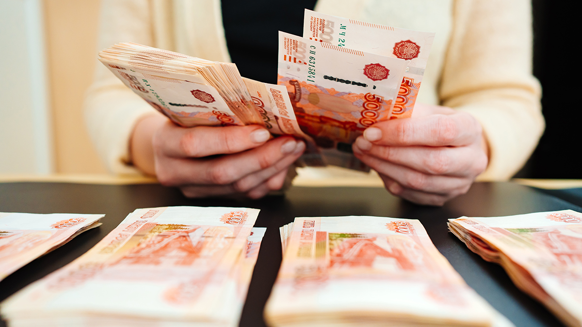 Кому ограничат выдачу наличных в РФ 50 тысячами рублей в сутки