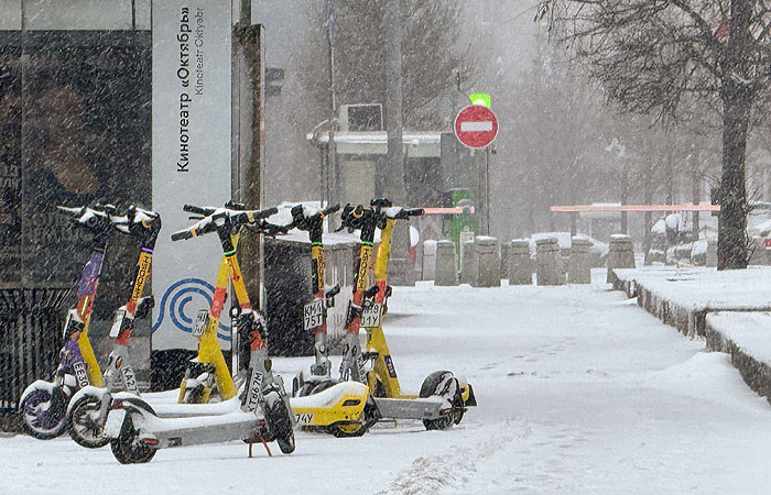 В Москве приостановили прокат электросамокатов и велосипедов из-за снегопада