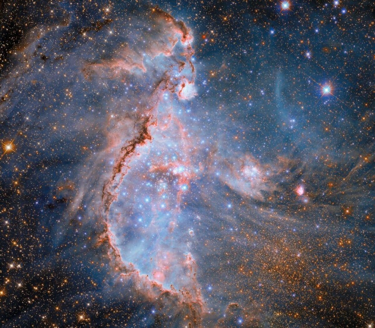 Хаббл исследует рождение 2500 звезд в живописном скоплении NGC 346-0