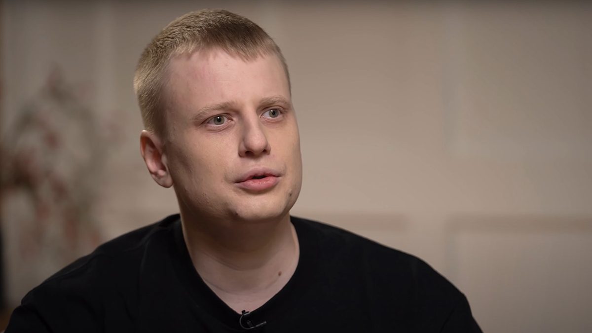 Shot: Уехавшие из РФ комики Комиссаренко и Романов сохраняли бизнес в стране