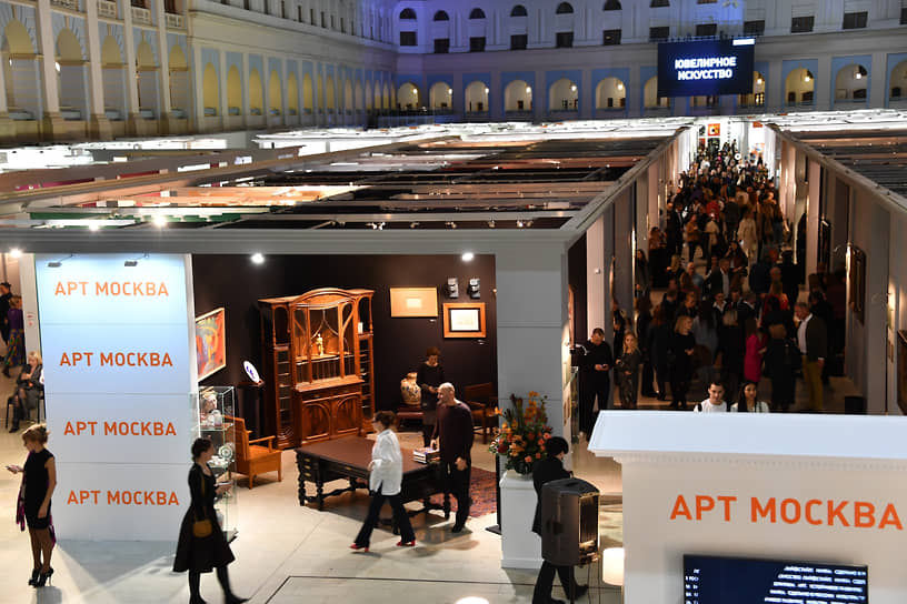 Николай Смирнов и Леонид Шишкин на Арт-Москве - Исторический театр вещей-0