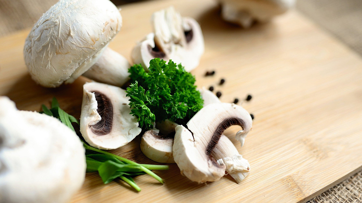 Нутрициолог Бурлакова опровергла популярный миф о шампиньонах 