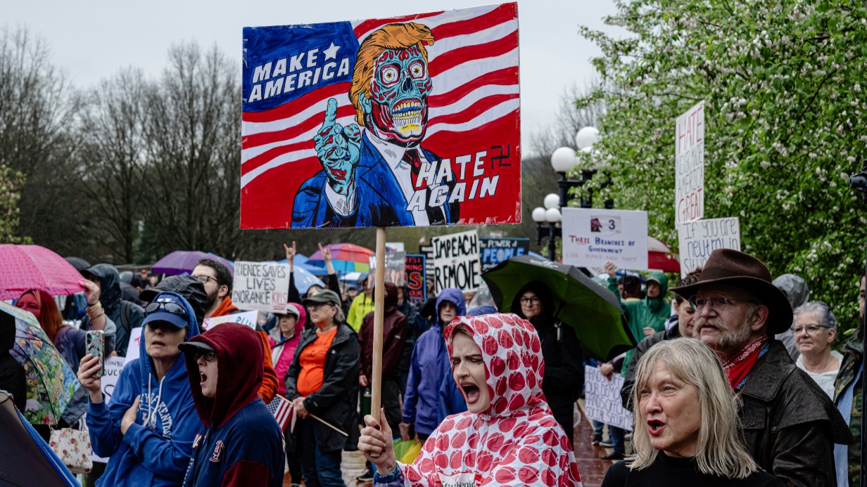 Акция против политики президента США Дональда Трампа Hands Off! («Руки прочь!») во Франкфурте