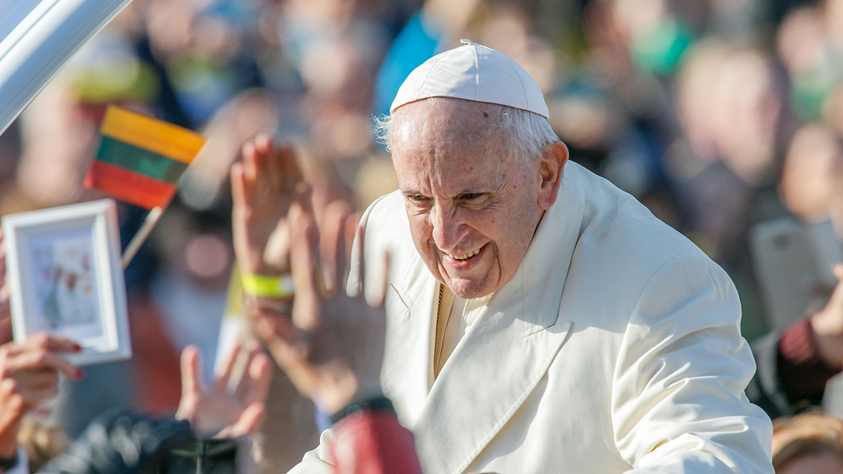 СМИ: Статуя Девы Марии «плакала» за несколько дней до смерти папы римского