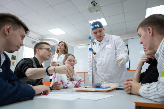 Студенты-педагоги посетили профориентационный тур в Качканаре от фонда «Кампус»-0