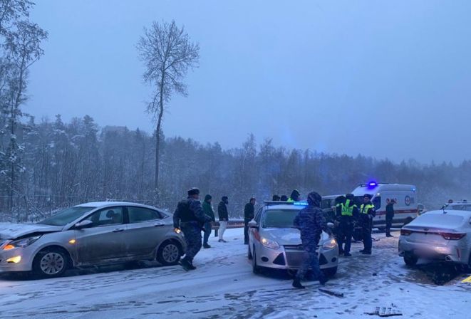 Три человека пострадали в ДТП с участием пяти автомобилей в Одинцове