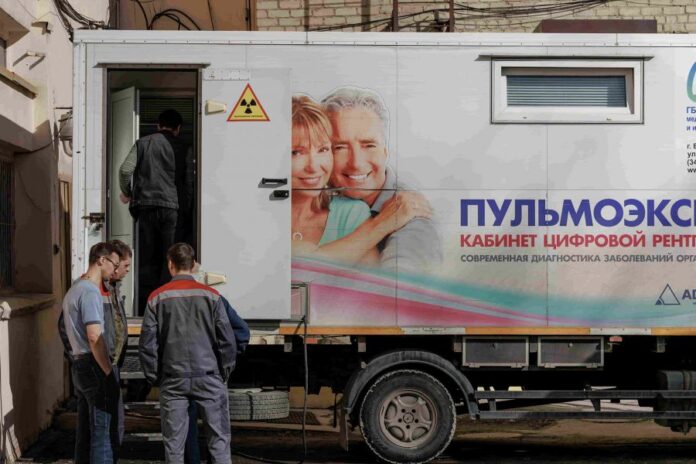 В Екатеринбурге реализуют проект «Добро на предприятие» для 317 сотрудников ЦГКБ №23-0