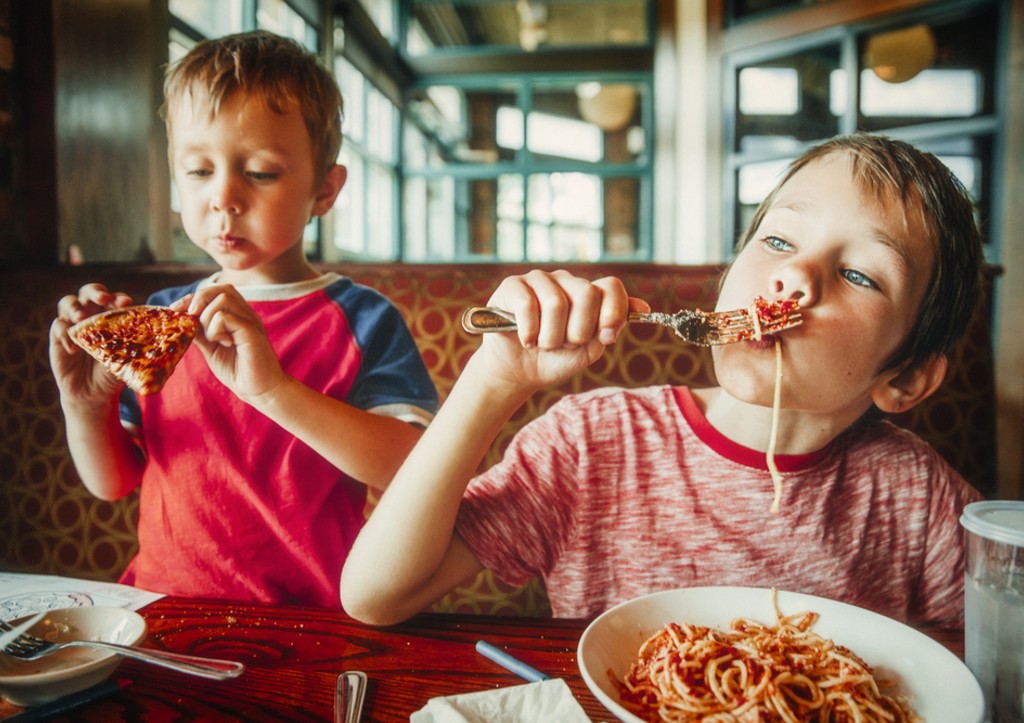 В Совфеде призвали убрать Wi-Fi из детских кафе