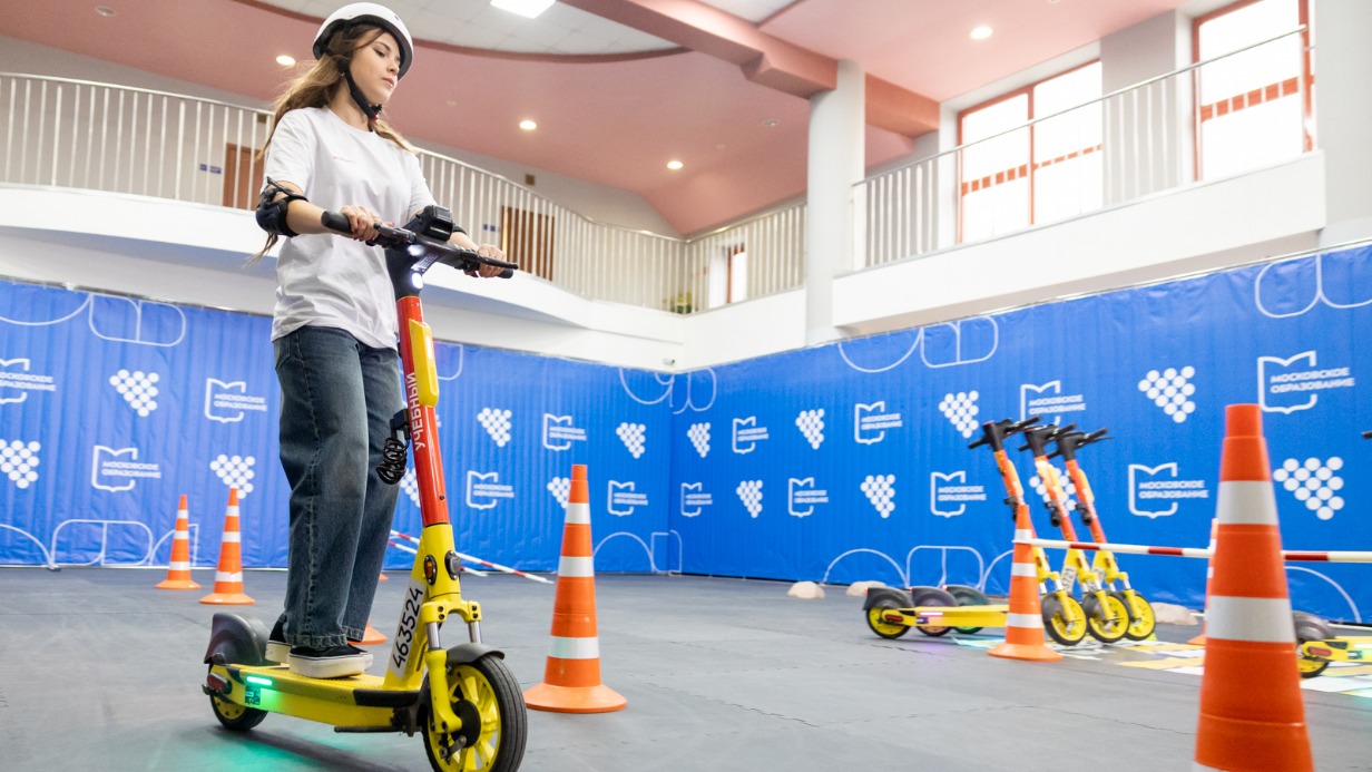 «Школа самоката»: как столичные школьники учатся правилам безопасности на дорогах