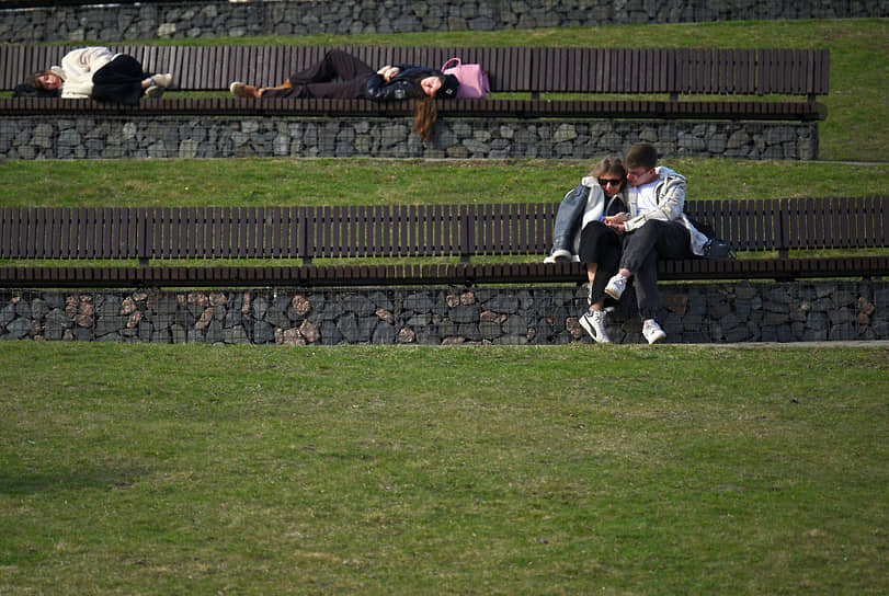 Зумеры выбирают микропенсию раскрывая новые горизонты счастья и свободы-0
