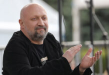 Альберт Абдуллин и Гоша Куценко обсуждают новые повороты в деле о «Запорожце» Книжный фестиваль Красная площадь в центре Москвы