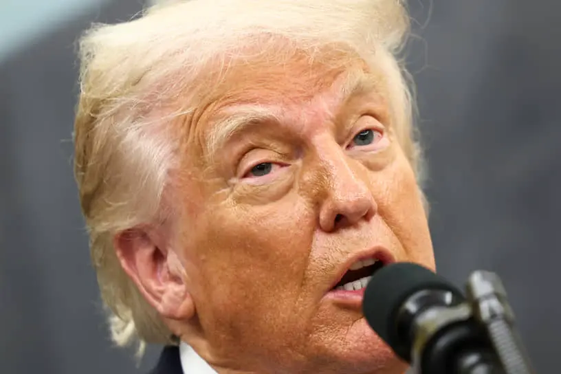 Дональд Трамп и Министерство образования США обновляют политику Гарварда для иностранных студентов-0