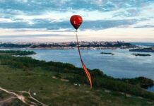 Гигантскую Георгиевскую ленту подняли в небо Нижегородской области к юбилею Победы gigantskuyu georgievskuyu lentu podnyali v nebo nizhegorodskoj oblasti k yubileyu pobedy-obzone-su-174671328400-0