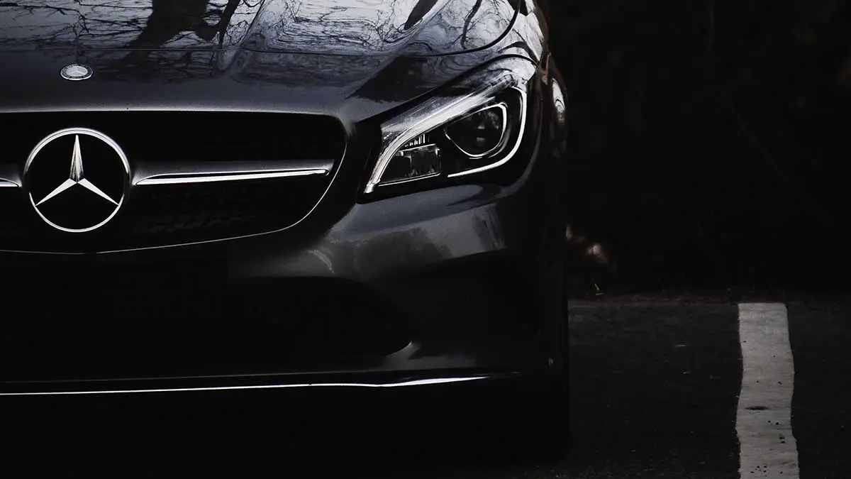 Mercedes насмерть сбил женщину на юге Москвы