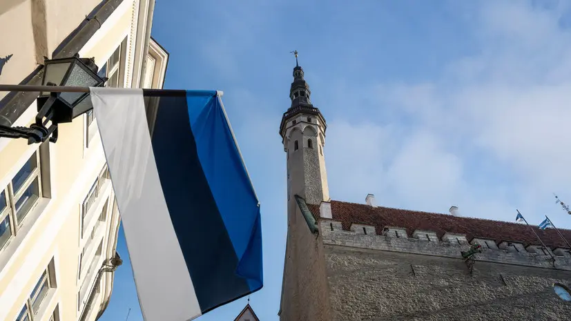 SHOT: жители Эстонии массово едут в Россию за дешёвыми товарами