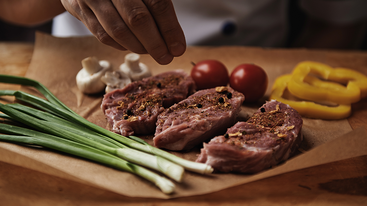 Японский ученый Мицуюки предложил производить мясо из экскрементов