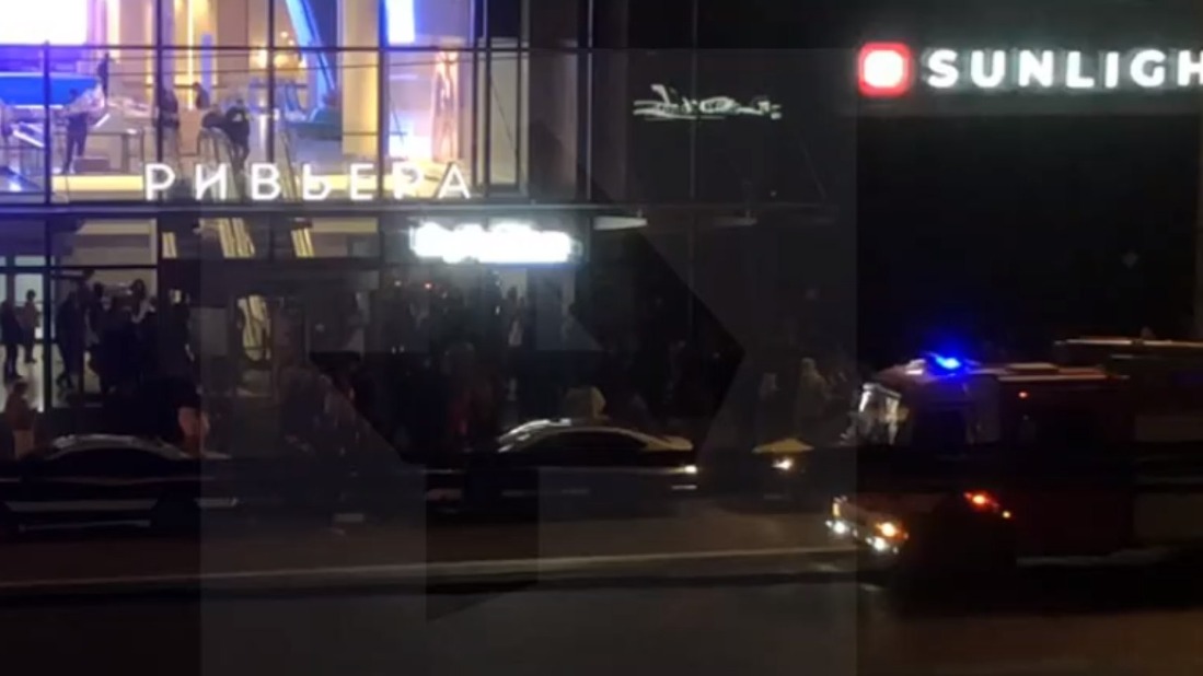 Около 700 человек эвакуировали из ТРЦ «Ривьера» на юге Москвы из-за возгорания