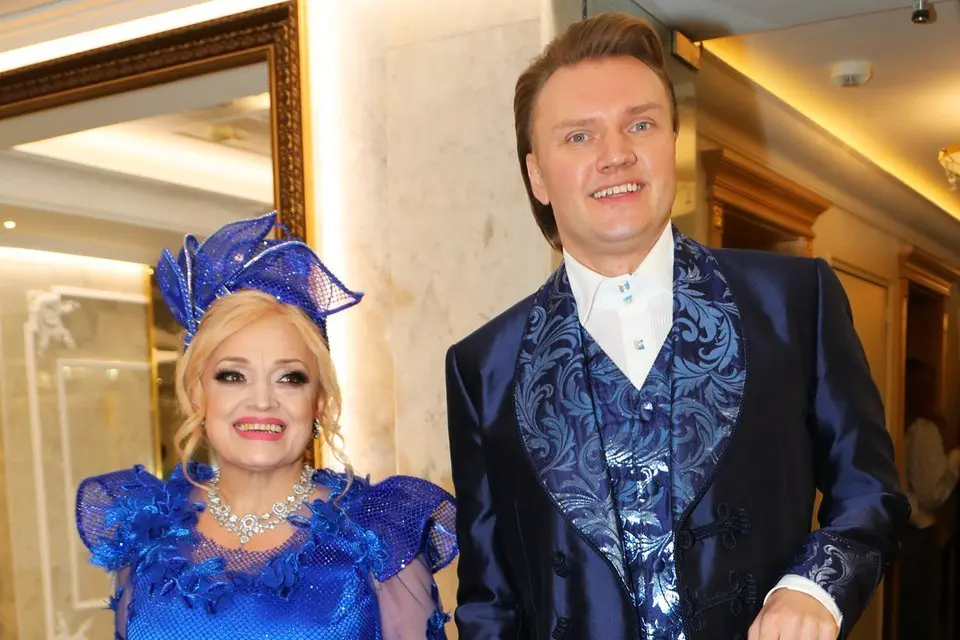 Надежда Кадышева теперь выступает вместе с сыном Григорием.