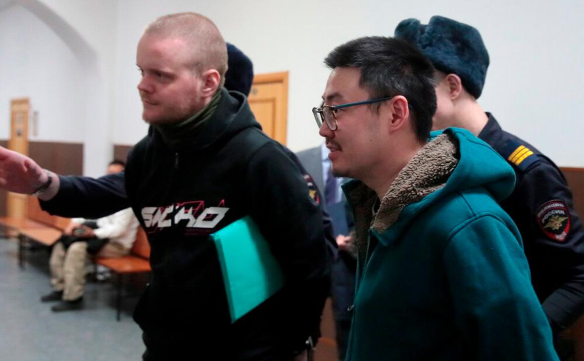 Экскурсовод-диггер Никита Дубас (слева) и Александр Ким (Василий Кузьмичёнок / АГН «Москва»)