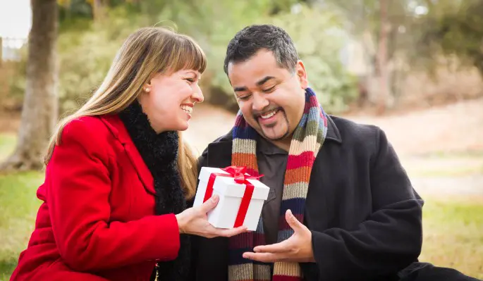 Почему мужчина не дарит подарки?