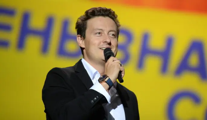 Не скучаю: Ярушин высказался об отсутствии Самбурской в новой части сериала "Универ"