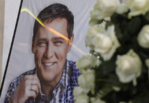 Суд рассмотрит завещание Андрея Разина и семьи Шатуновых Прощание с певцом Юрием Шатуновым на Троекуровском кладбище